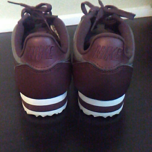 Nike Low Tops - Picture 3 of 3